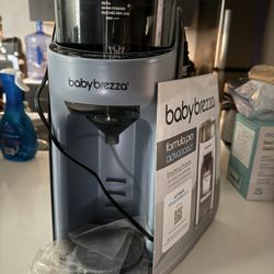 Baby Brezza Formula Pro Advanced Formula Dispenser Machine - Automatically Mix a Warm Formula Bottle Instantly - Easily Make Bottle with Automatic Pow