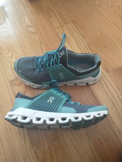 Oncloude Lady's Size 10.5. Men's Size 9