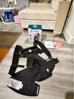 LIKE NEW: Ergobaby Omni 360 All-In-One Carrier