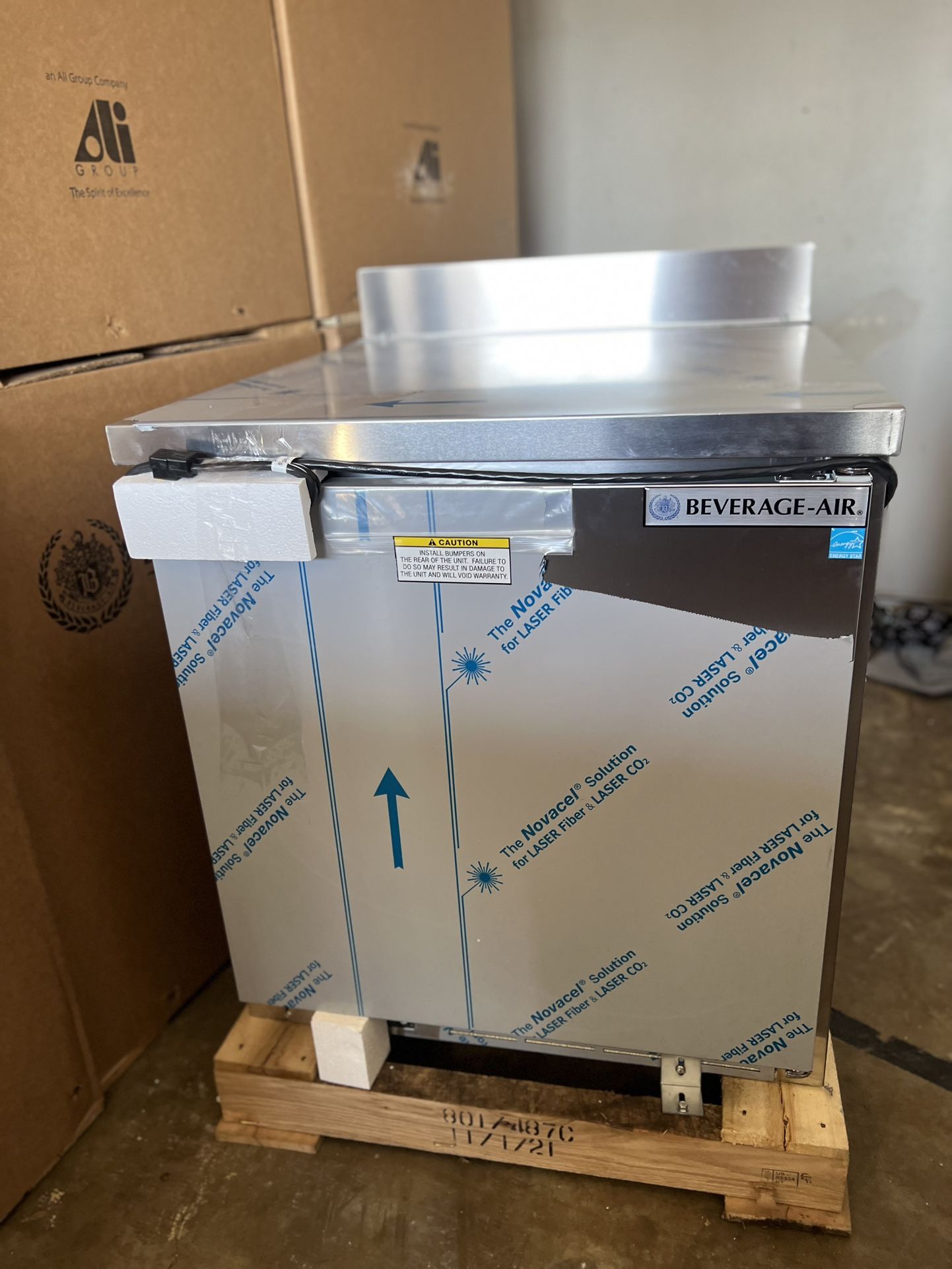 Beverage-Air WTR27AHC-23 27" Commercial 1 Door Worktop Refrigerator 