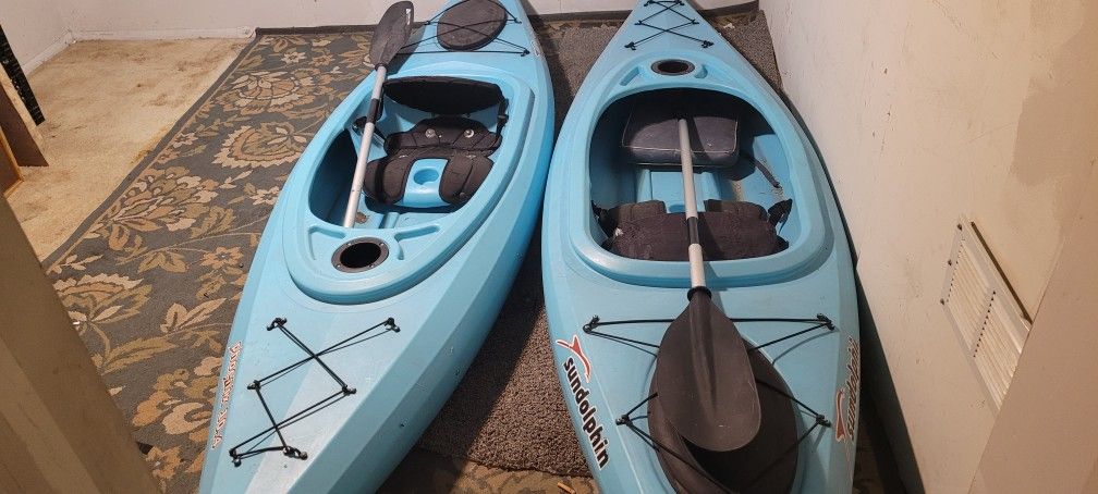 2 Kayaks