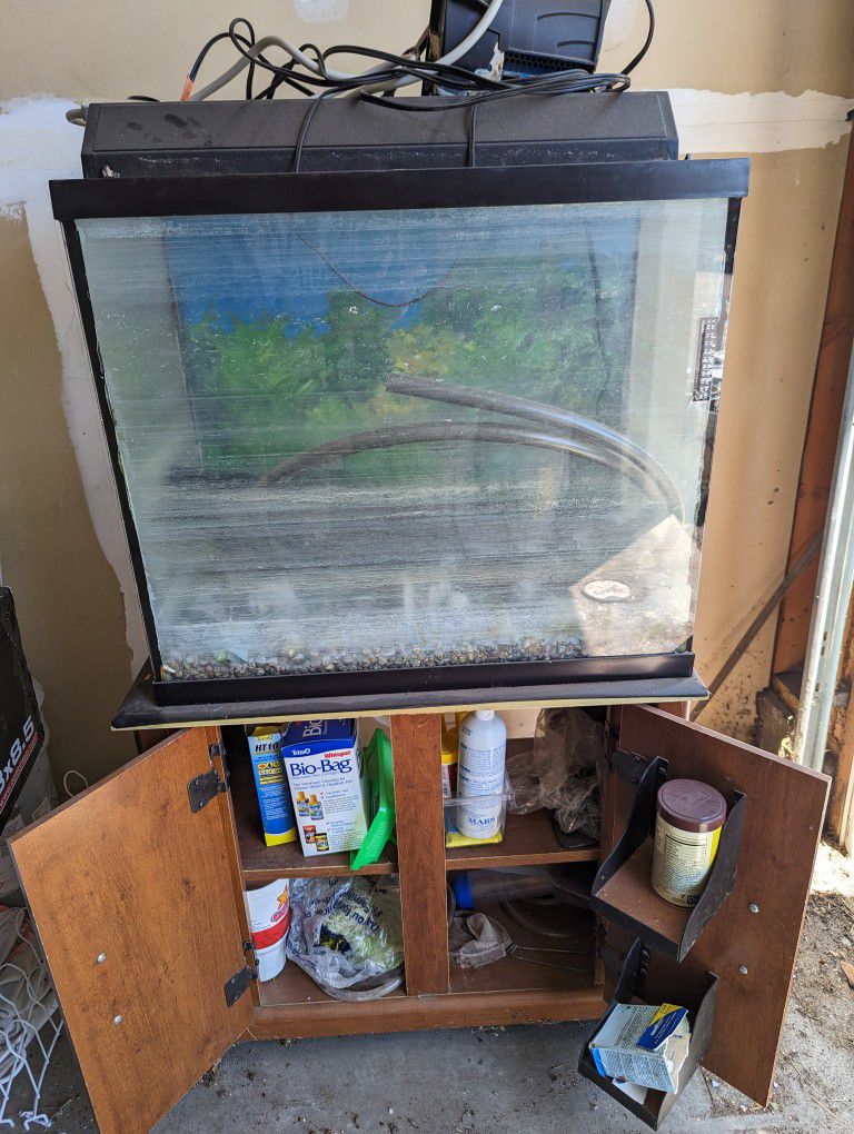 Fish Tank With Everything Included. Pump, Filter Cleaners, Rocks To Much To List