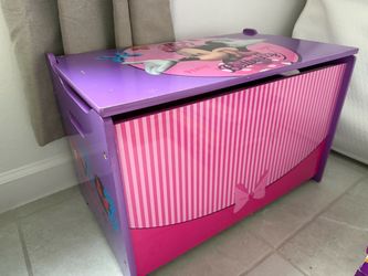 Minnie Mouse toy chest