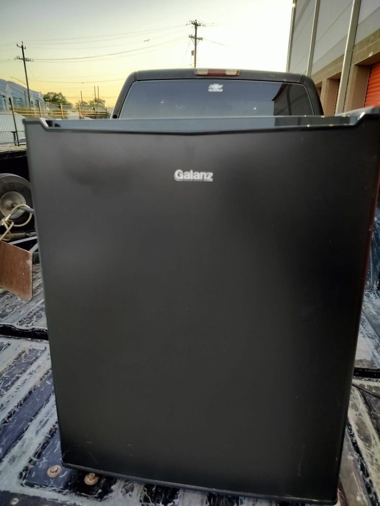 Galanz Mini Fridge