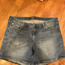 Woman’s Torrid Plus Sized Jean Shorts Shipping Avaialbe 