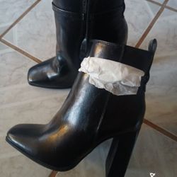 New Size 8 Boots Botas
