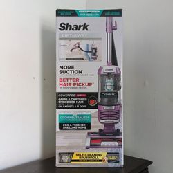 Shark Lift-Away® with PowerFins HairPro and Odor Neutralizer Technology Upright Vacuum, ZD550