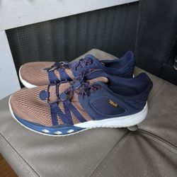 Teva HIKING sneakers (Like New)