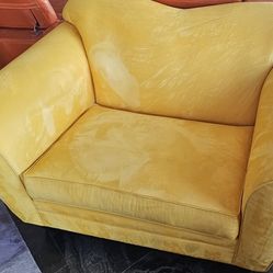 Loveseat Yellow Couch In Very Good Condition Nursery Bedroom Living Room Furniture Sofa
