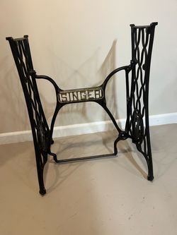 SINGER Treadle Sewing Machine Cast Iron Base