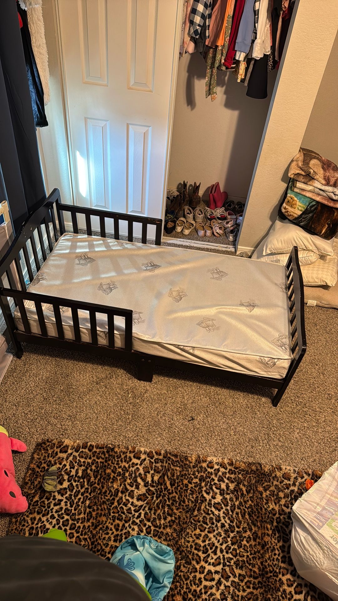 Toddler bed