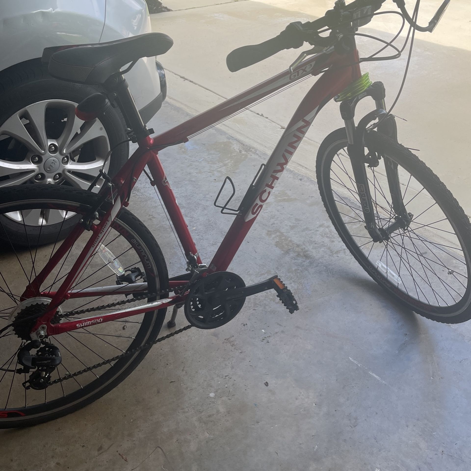 Schwinn GTX3 Hybrid Bike