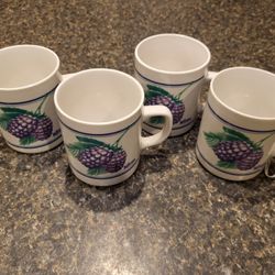 Mugs, Knotts Berry Farm purple berries, set of 4 