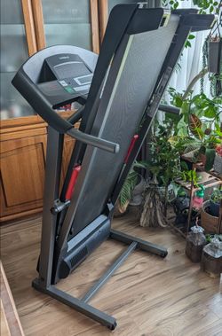 Weslo Cadence G 5.9i Treadmill – Like New, Barely Used