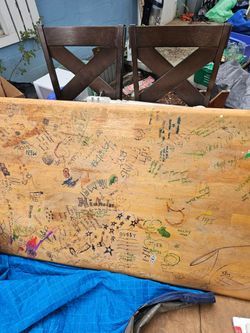 Kitchen table with 2 chairs. Looks like was a draw table. Throw offer need gone.