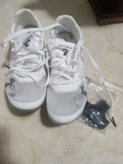 Kids Size 5 Under Armour Shakedown Elite Shoes 