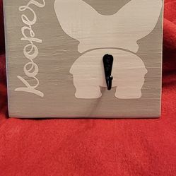 Dog leash holder