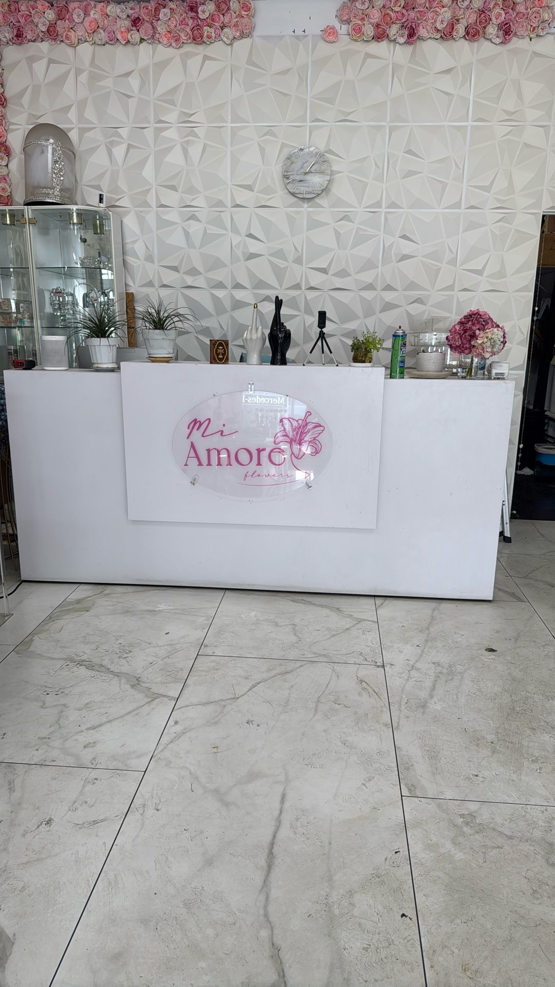 Front Desk Good Condition