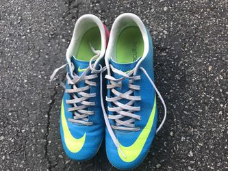 Nike soccer cleats men size 7