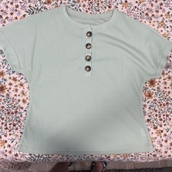 Like new! Women’s mint green Short Sleeve Top