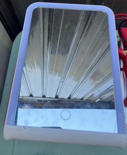 Foldable lighted mirror