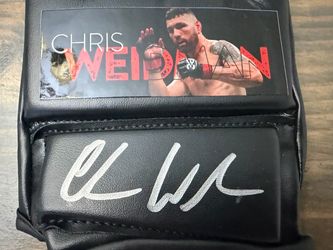 🥊 CHRIS WEIDMAN – BECKETT AUTHENTICATED AUTOGRAPHED UFC GLOVE 🥊
