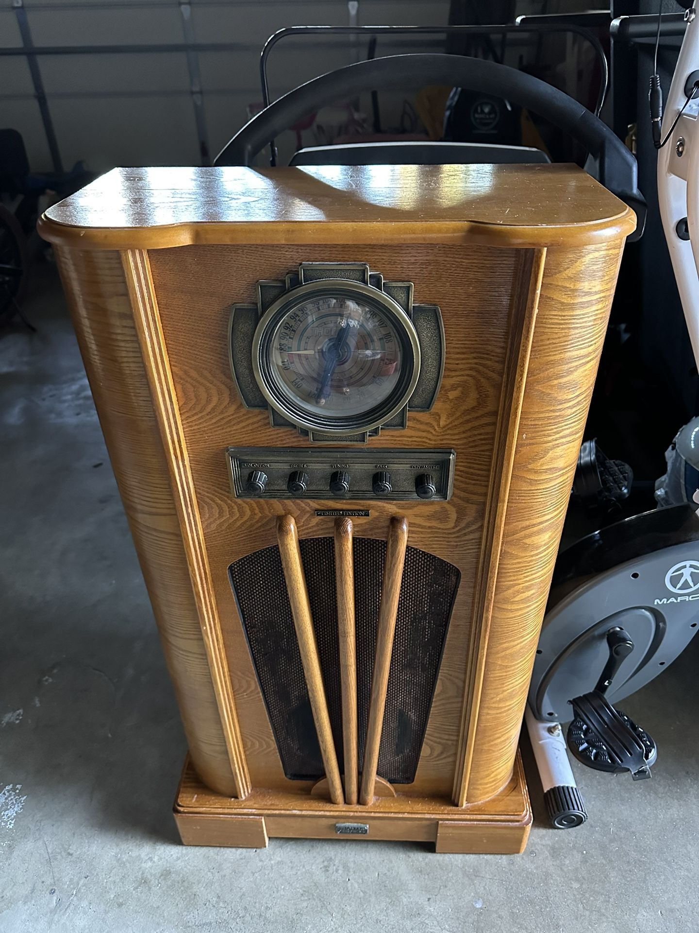 Thomas Limited Edition Radio