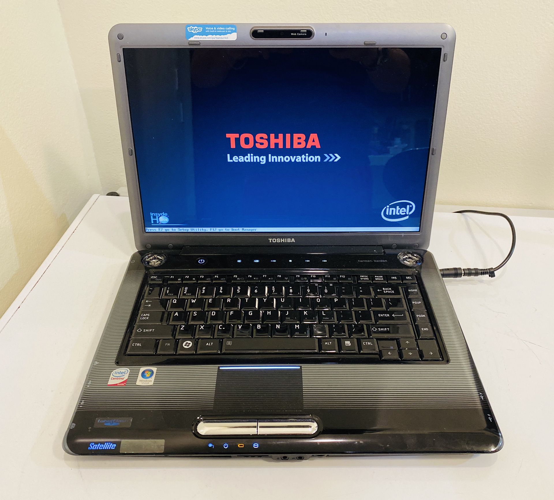 Toshiba LAPTOP Core 2Duo @2,0 GHz, Missing HDD, 2G RAM, Camera, WIFI/DVD/3 USB/VGA/E-SATA/Card Reader/15,5” Screen. Charger. For Parts or to be Fixed