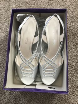 Beautiful heels brand new size 81/2