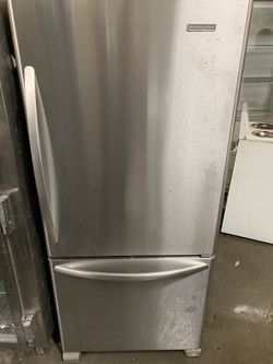 Nevera de 30” freezer a bajo amada