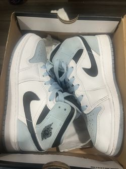 Air Jordan 1 Mid SE White Blue 