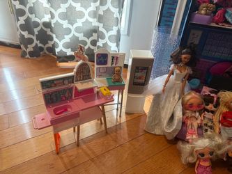 Barbie dollhouse set