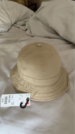 Uniqlo bucket hat