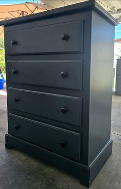 Nice little dresser.