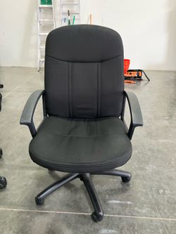 Black Fabric Rolling Office Chair – Good Condition