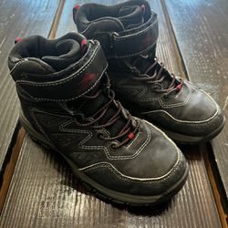 Boys Hiking Boots Size: 1