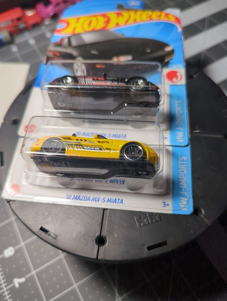 Mazda MX-5 LOT OF 2 HOT WHEELS