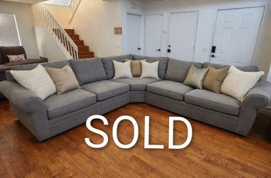 Beautiful Pottery Barn large Gray sectional in excellent condition!