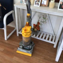 Dyson Vacuum Cleaner Works Excellent Very Good Condition
