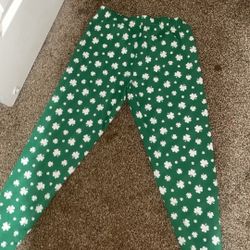 pair of green St. Patrick's Day leggings 