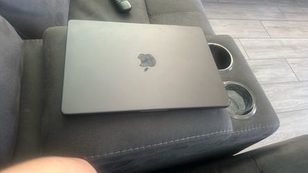M4 macbook pro 14 in. 16 gb .1 tb.
