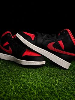 Jordan 1 mids worn once 5.5 Y size.
