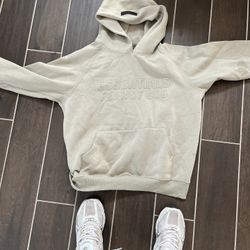 Essential hoodie 
