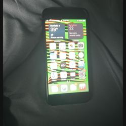 iPhone 7 (Government Phone It Has Active Service)