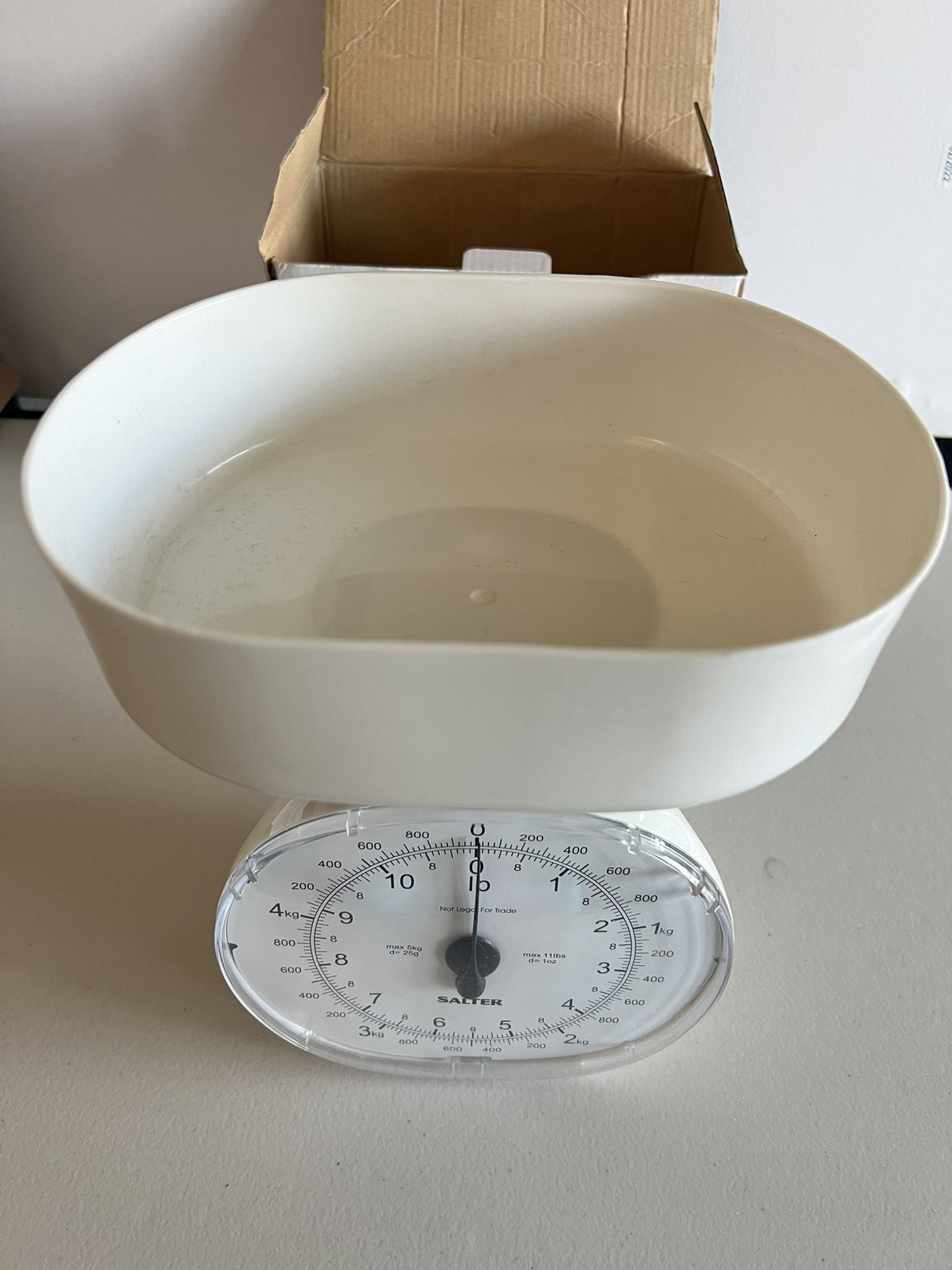New Salter Large Dial Kitchen Scale 11LB Capacity White