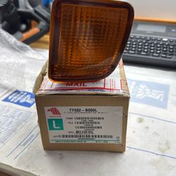Brand New Toyota Tacoma 98-00 Left Signal light