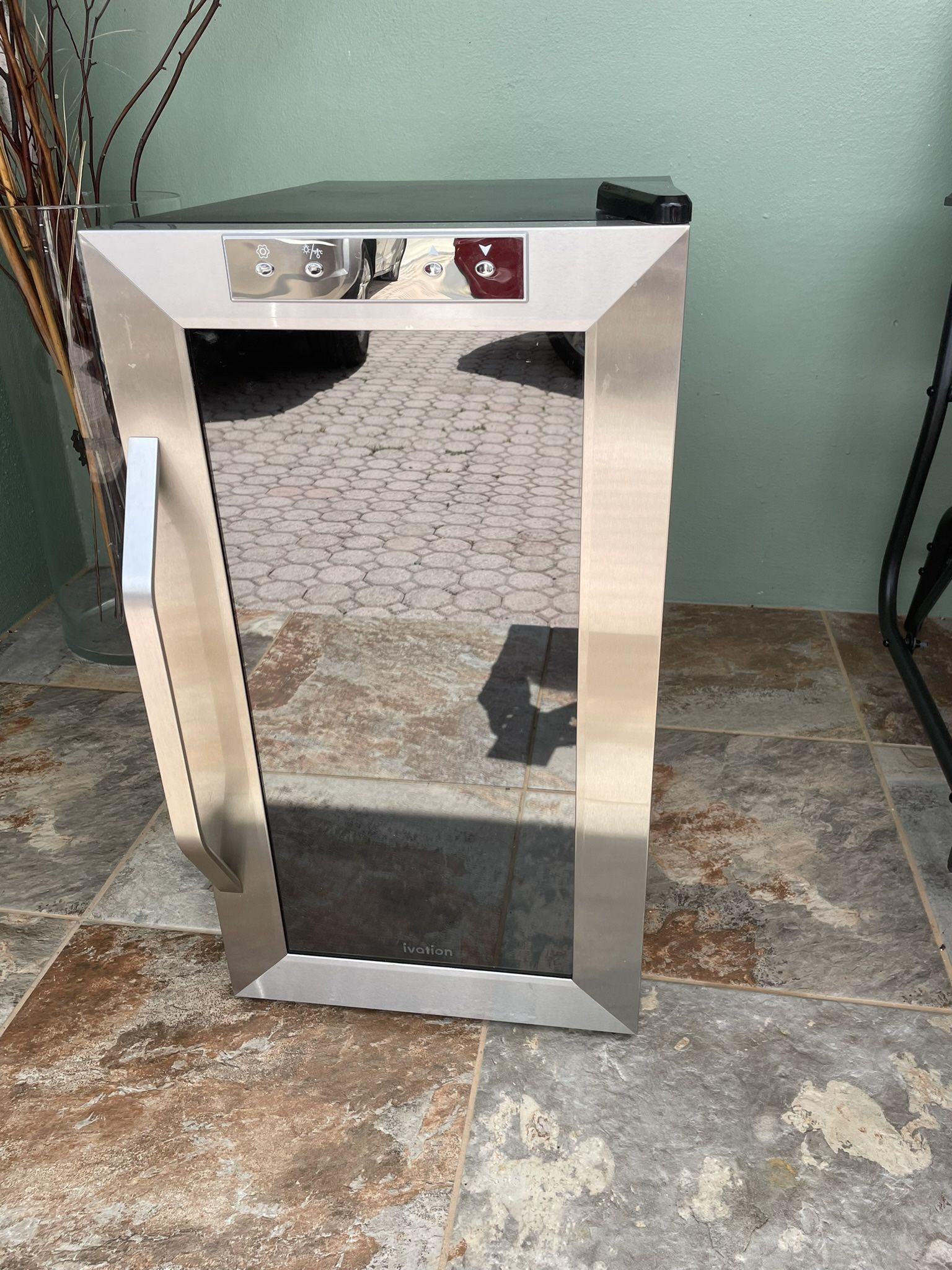 Ivation Wine Cellar 21”1/2D x 13”1/2D x 24”1/2H In Working Condition (Only 1 Rack) $30 Firm On Price