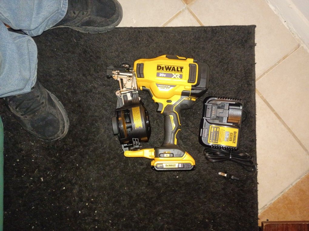 DeWalt Cordless 20v Roofing Nailer 