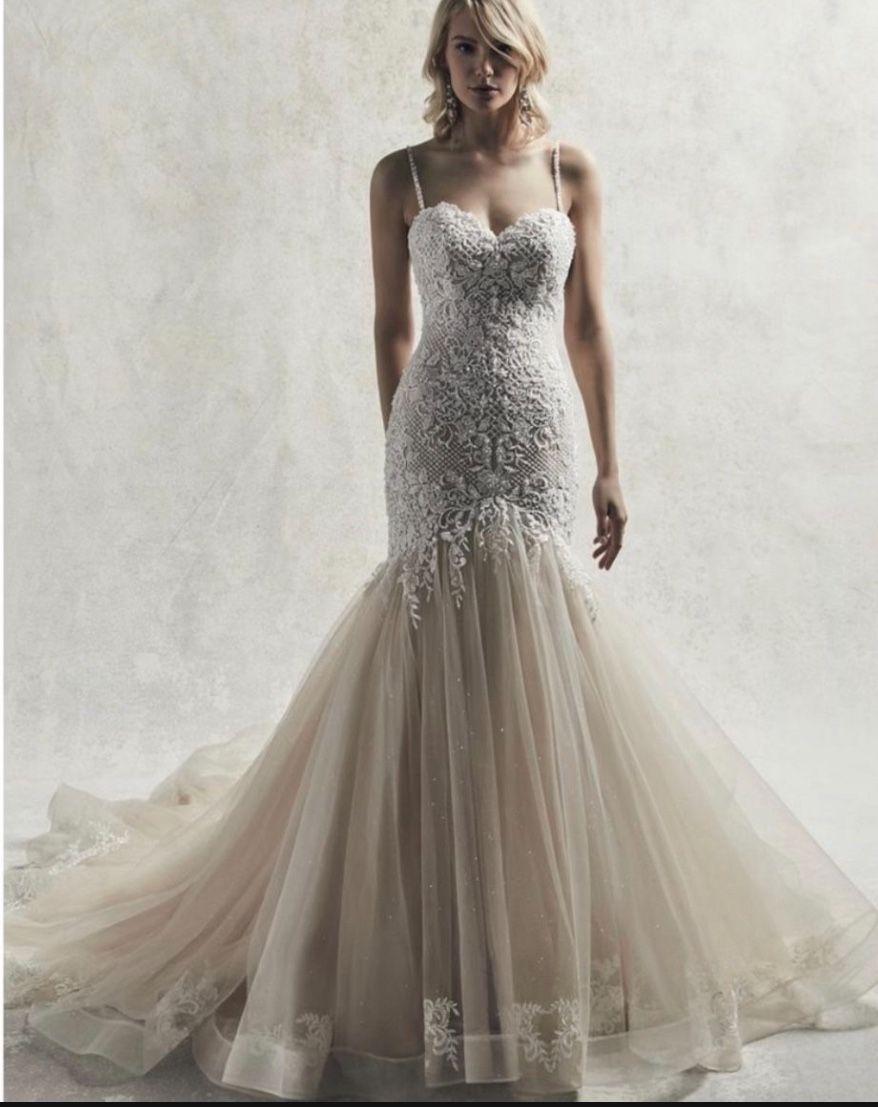 Wedding dress all-over sequin lace motifs