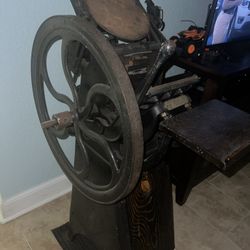 Golding Pearl Antique Printing Press 
